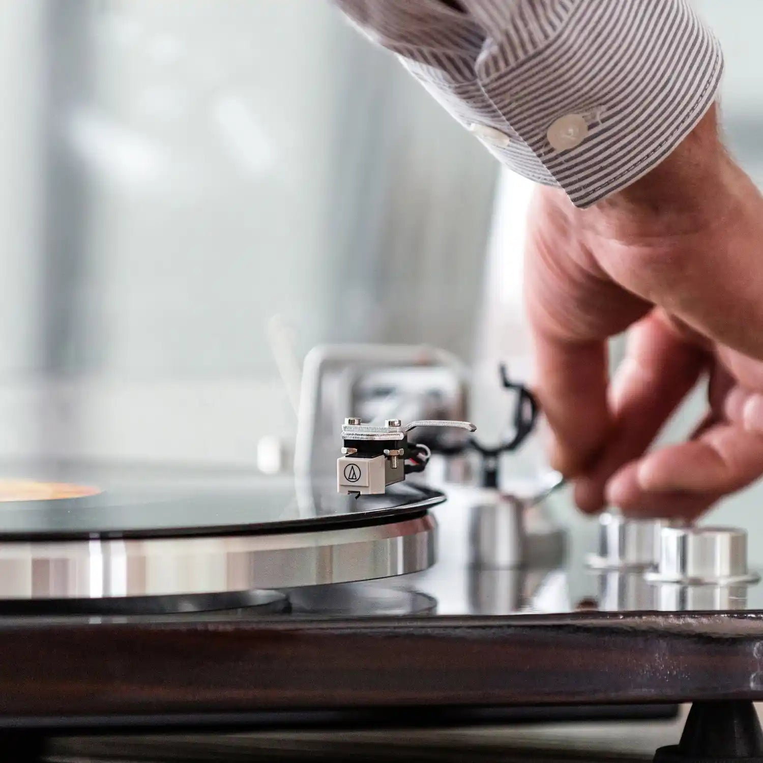 Lenco WIIM-MR-TT-01 Multiroom Wi-Fi Turntable Pro Package - Walnut