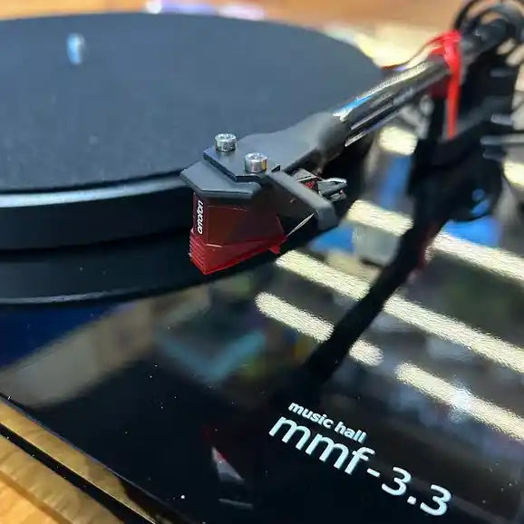 Music Hall MMF-3.3se + Ortofon 2m Red Cartridge Turntable - Black | Walnut