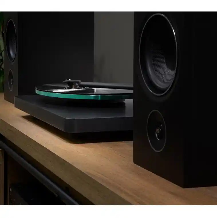 NAD C558 Turntable with Ortofon OM10