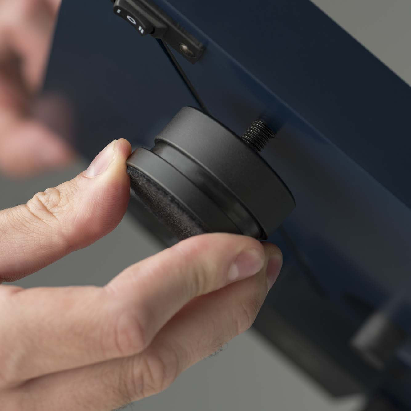 Pro-Ject Debut Carbon Evo + Acryl It 2M Red Cartridge - Satin Golden Yellow