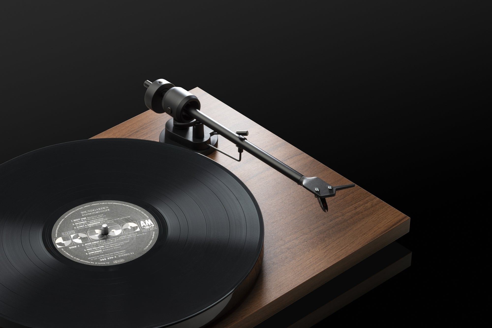 Pro-Ject E1 PHONO Turntable with Pick It MM E Cartridge