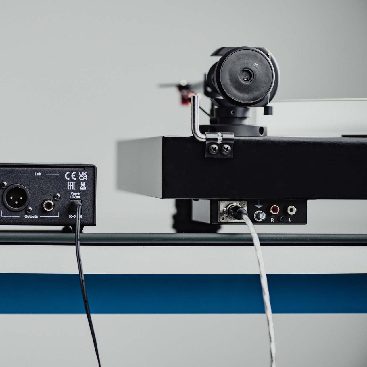 Pro-Ject X2 B Turntable with Quintet Red