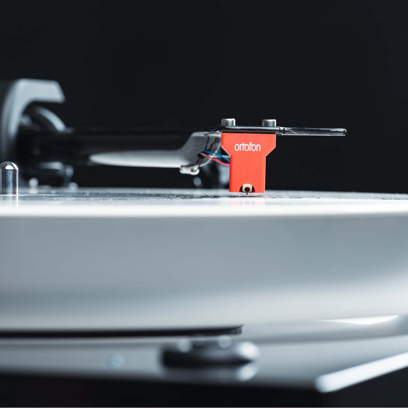 Pro-Ject X2 B Turntable with Ortofon Quintet Red Factory Fitted - Walnut