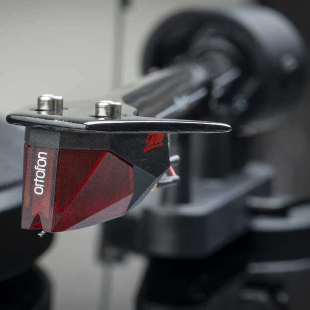 Pro-Ject Debut Carbon CLASSIC with Ortofon 2M Red Cartridge