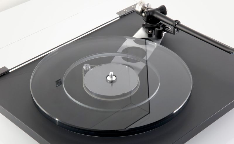 Rega Planar 6 turntable detail view