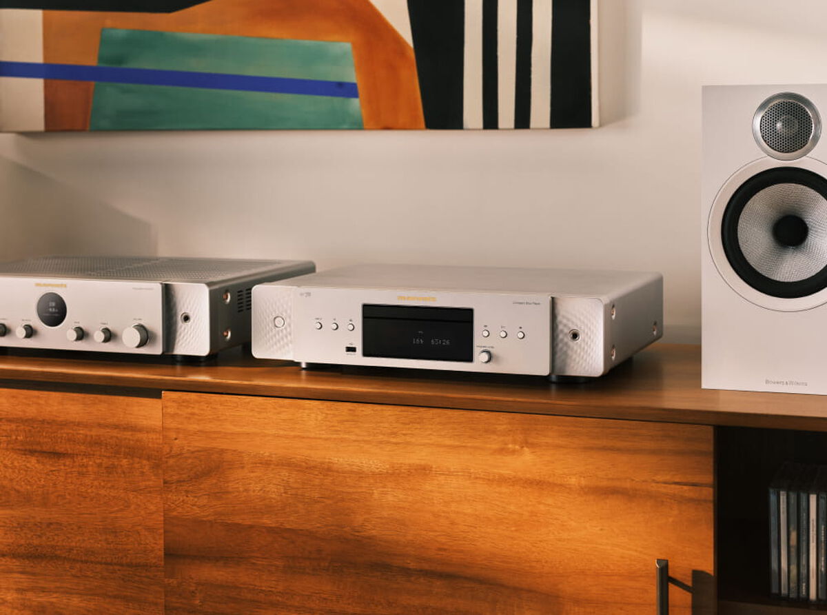 Marantz CD 70 CD player in Silver-Gold installed with matching MODEL 70