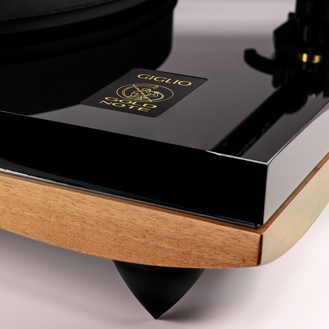 Gold Note GIGLIO Turntable - Walnut