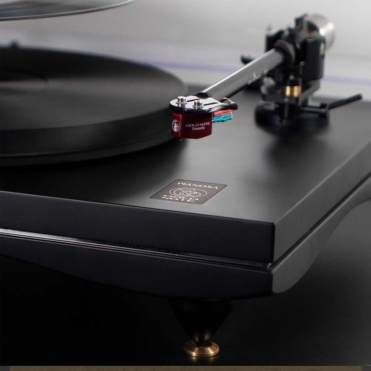 Gold Note PIANOSA Turntable - Walnut