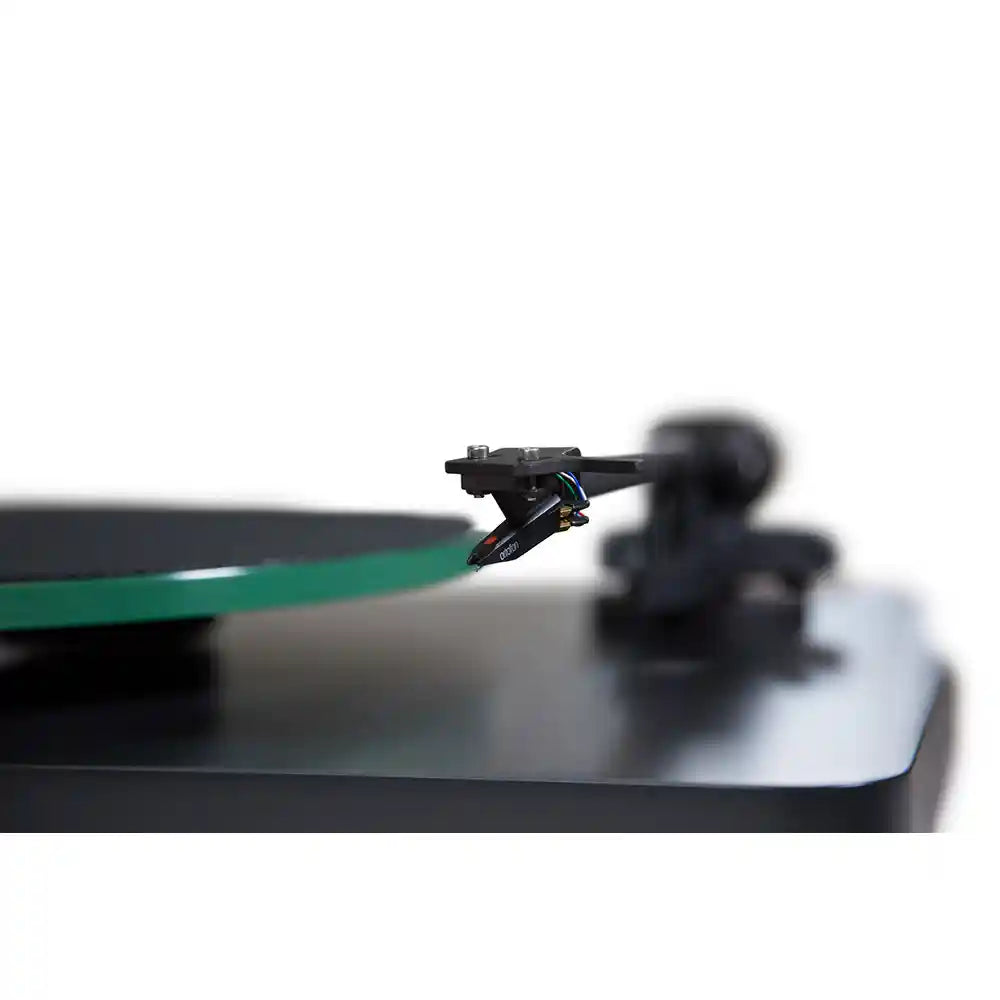NAD C558 Turntable with Ortofon OM10