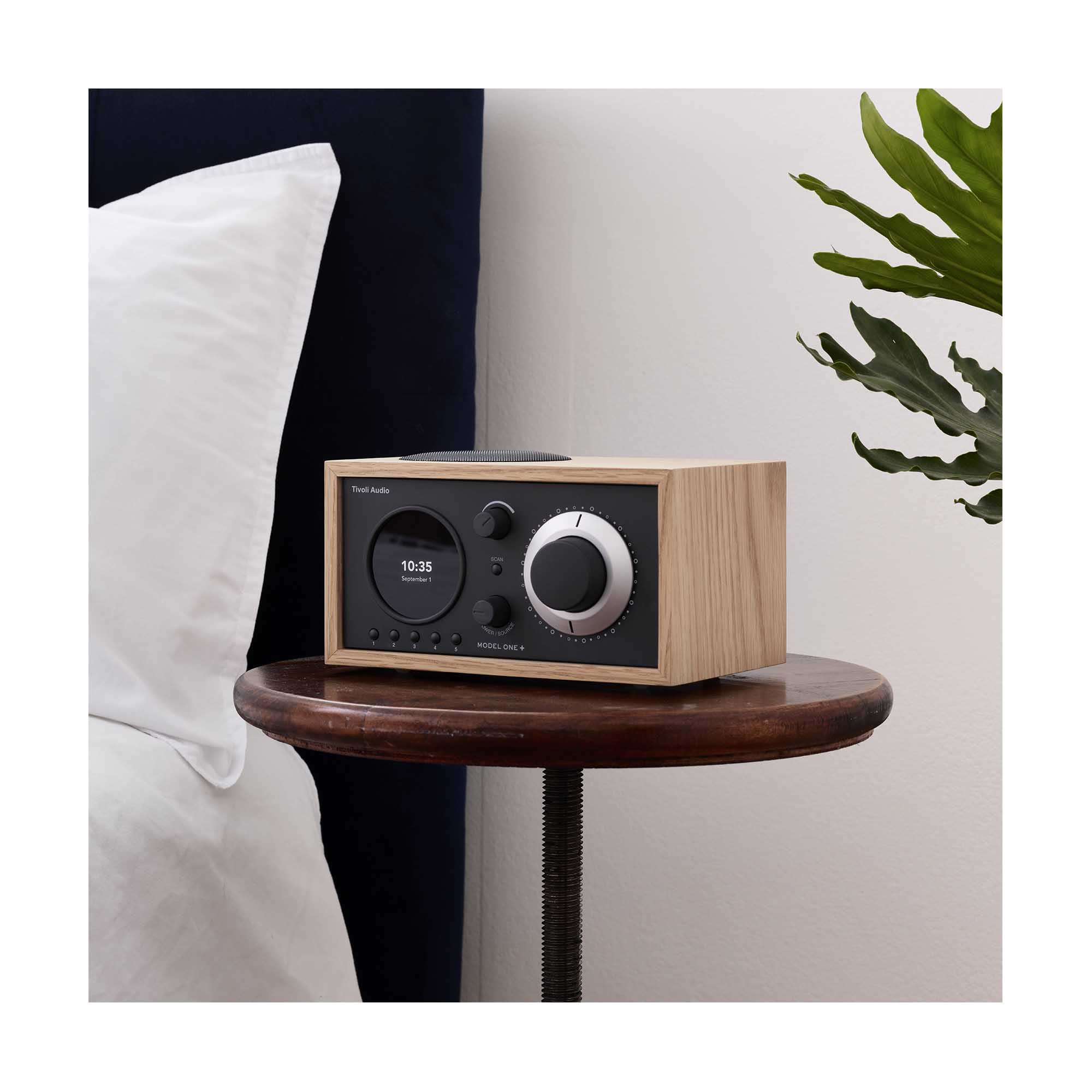 Tivoli MODEL THREE BT + AM / FM / Bluetooth® Clock Radio