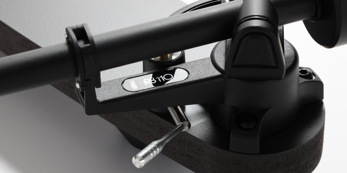 Rega Replay RB110 tonearm detail